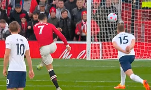 Ronaldo ghi bàn thế nào vào lưới Tottenham mà được gọi là “đẹp nhất trong nửa thập kỷ”?