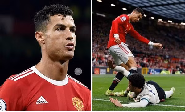 Tranh cãi quanh hành động “chơi xấu” của Cristiano Ronaldo khi MU thảm bại trước Liverpool