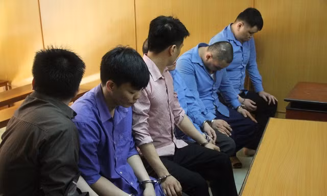 Nhóm bảo kê tại quận 12 nay hầu tòa đền tội. Ảnh: Tân Châu