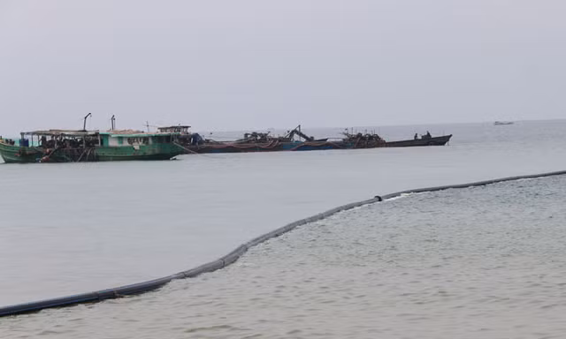 Ồ ạt bơm cát, nước mặn lên đảo Phú Quốc