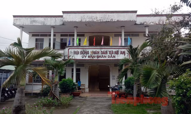 Bí thư xã khai khống thành tích cho cha ruột để hưởng chế độ