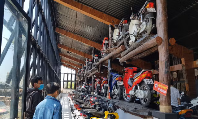 Mê mẩn bộ sưu tập 500 chiếc xe máy biển số 'khủng' 
