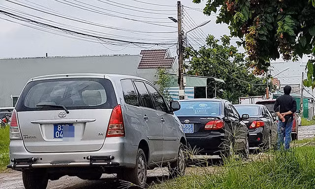 Xác định các xe công đến đám cưới con Trưởng đoàn ĐBQH Sóc Trăng