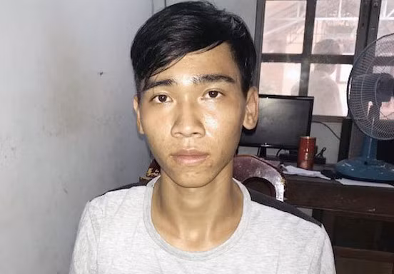 Giả danh cảnh sát hình sự để cướp tài sản