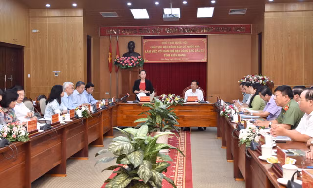 Chủ tịch Quốc hội làm việc với Ban Chỉ đạo công tác bầu cử tỉnh Kiên Giang