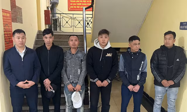 Quan hệ bất chính với người có gia đình, cô gái bị tạt axit và đánh gãy chân