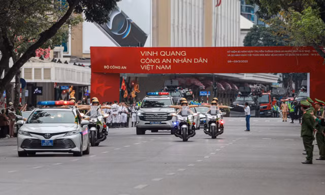 Bảo đảm an toàn giao thông chuỗi sự kiện hướng tới kỷ niệm 80 năm Ngày truyền thống CAND
