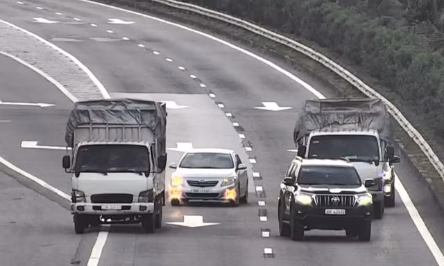Tài xế ô tô bị khởi tố vì chèn ép nhau trên cao tốc Nội Bài - Lào Cai