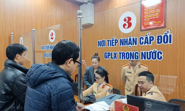 Hà Nội: Danh sách 30 công an cấp xã tiếp nhận cấp đổi giấy phép lái xe