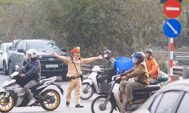 CSGT Hà Nội sẵn sàng phương án đón người dân trở lại Thủ đô sau nghỉ Tết