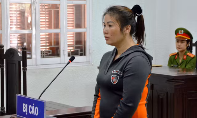 Đối tượng Nguyễn Thị Hà trước vành móng ngựa