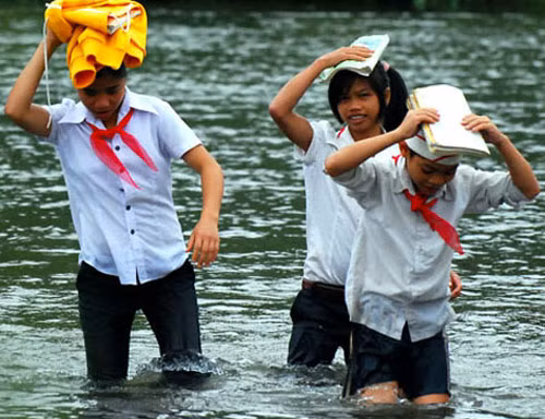 Học sinh 'làng đu dây' sẽ qua sông miễn phí