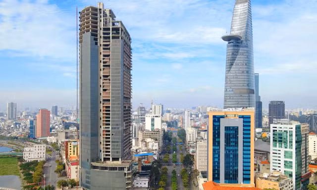 Toà nhà 'triệu đô' giữa TPHCM đang hồi sinh sau 10 năm dừng thi công