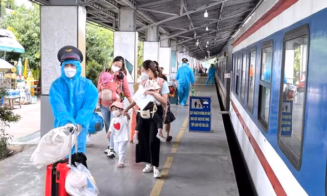 Thời gian qua có nhiều tỉnh, thành đã đưa người dân về quê tránh dịch.