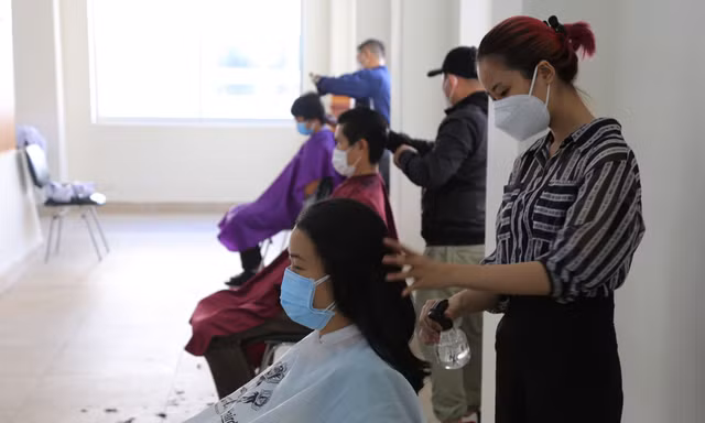 Theo lãnh đạo Bệnh viện Chợ Rẫy, sau hơn 1 tháng kể từ khi TP.HCM thực hiện giãn cách xã hội để phòng chống COVID-19, các dịch vụ không thiết yếu phải tạm dừng hoạt động. 
