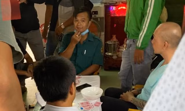 Khởi tố phó ban chỉ huy Quân sự phường ở TPHCM về tội đánh bạc