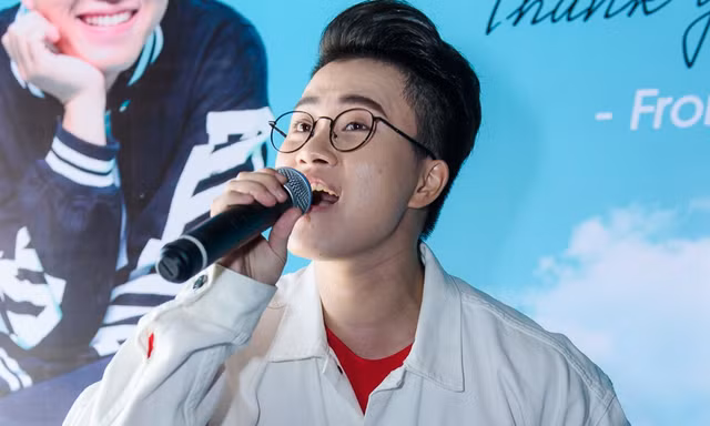 Tác giả 'Ông bà anh' tích lũy tiền để phẫu thuật chuyển giới