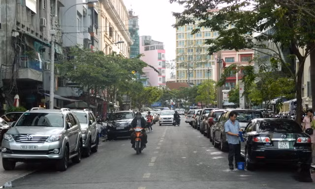 TPHCM đề xuất tăng phí sử dụng tạm lòng đường, vỉa hè