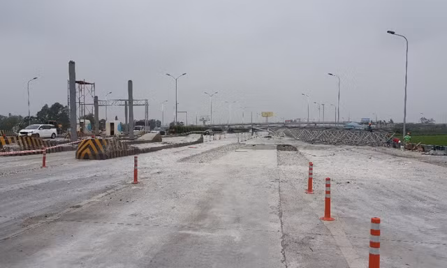 Hiện trường tháo dỡ Trạm thu phí Đại Xuyên.
