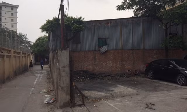15 năm trôi qua, con đường vẫn tắc tị không hiểu do đâu?