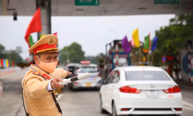 Công khai số điện thoại phản ánh bất cập giao thông, vận tải dịp Tết