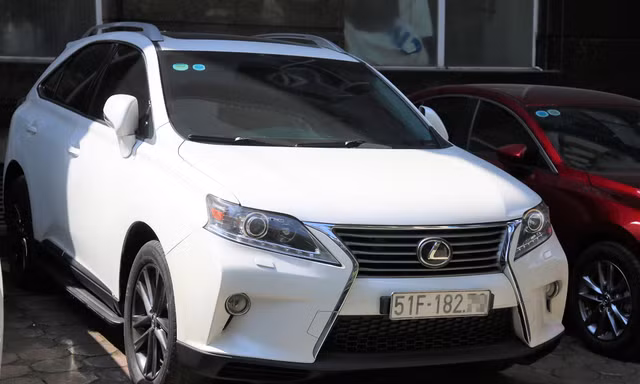 Lexus RX350 mang biển giả TP.HCM bị bắt ở Hà Nội
