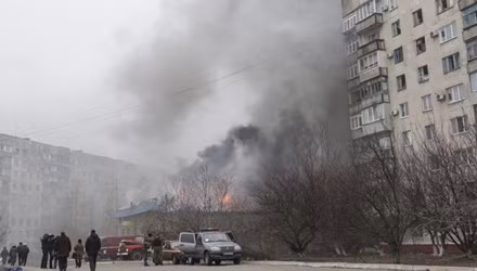 Hàng chục người thương vong khi thành phố Mariupol, miền đông Ukraine bị bắn phá mấy ngày qua. Ảnh: NBC News