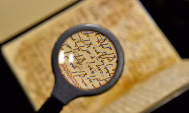 Tận thấy cuốn kinh Koran cổ nhất thế giới