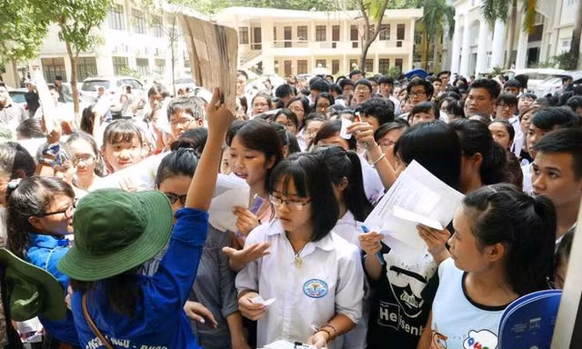 Thí sinh dự thi vào ĐH QGHN năm 2015