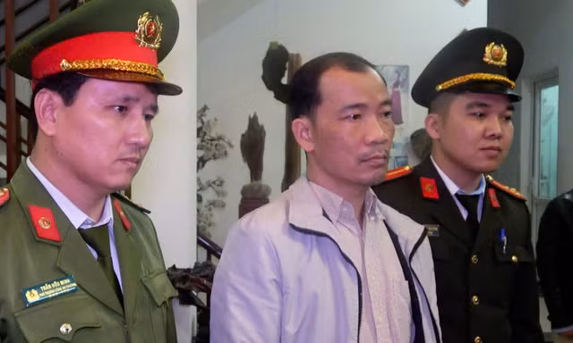 Bắt đối tượng hoạt động lật đổ chính quyền nhân dân