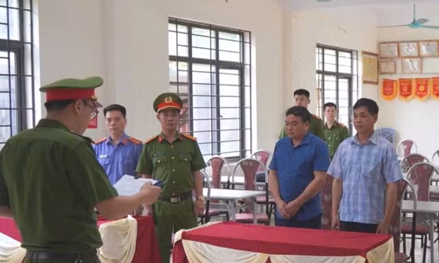 Khởi tố 2 lãnh đạo xã thiếu trách nhiệm gây hậu quả nghiêm trọng 