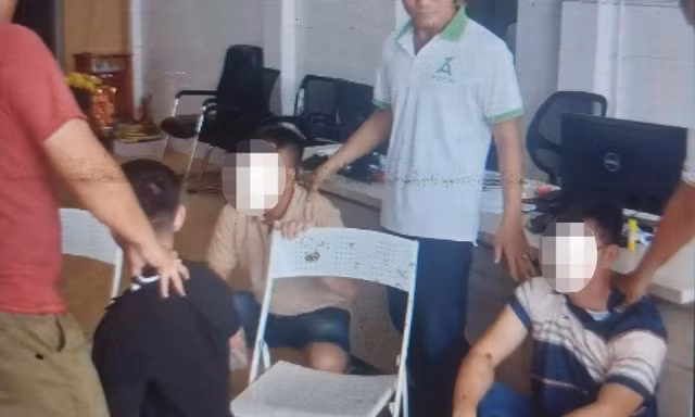 Nhiều cảnh sát ập vào văn phòng công chứng ở Bình Dương bắt nhóm nghi lừa đảo