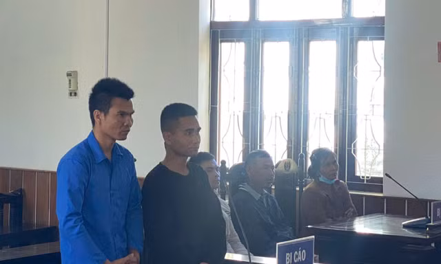 Hai bị cáo tại phiên tòa 