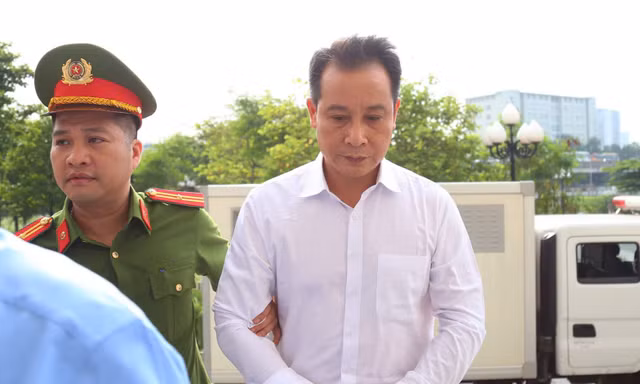 Cựu Phó Bí thư thường trực Tỉnh ủy Vĩnh Phúc mở miệng xin tiền liền được cho nửa triệu USD
