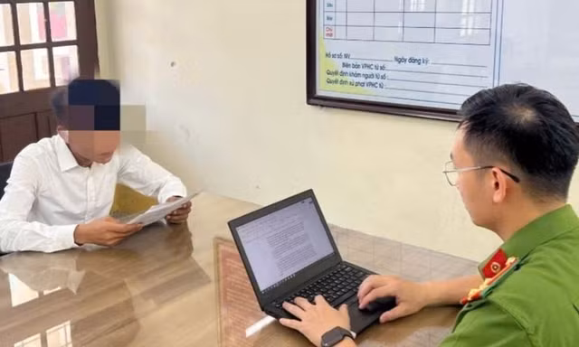Thực hư Clip 'khách nước ngoài xé tiền Việt Nam, tài xế taxi dạy cho bài học' 
