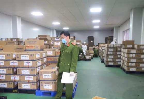 Bất ngờ về ông trùm điều hành 9 công ty sản xuất sữa giả