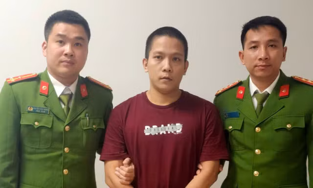 Bắt đối tượng truy nã quốc tế khi vừa nhập cảnh tại sân bay Nội Bài
