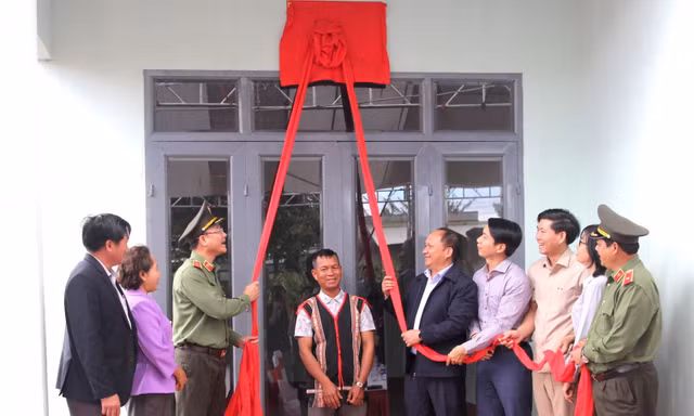 Bộ Công an bàn giao 231 tỷ đồng cho Gia Lai xoá nhà tạm, nhà dột nát
