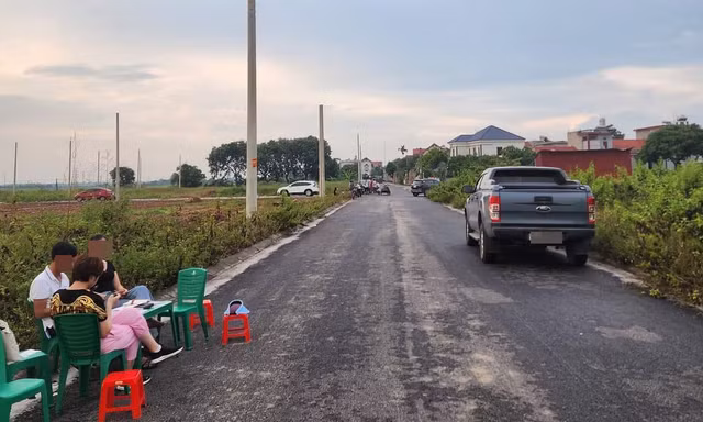 Thị trường BĐS cuối năm: Đất nền 'cắt lỗ', nhà phố liên tục bị trả mặt bằng