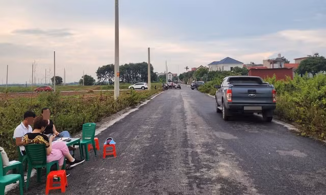 Thị trường đất nền bắt đầu 'ấm' lên 