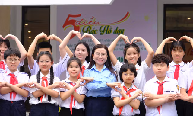 Thiếu nhi thi vẽ 'sắc màu quê hương'