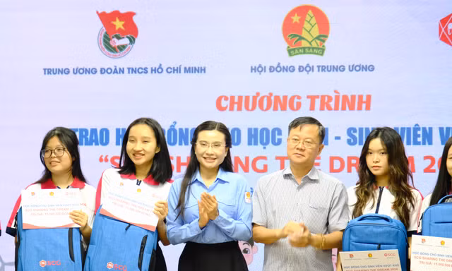 Chắp cánh ước mơ cho học sinh, sinh viên nghèo vượt khó 