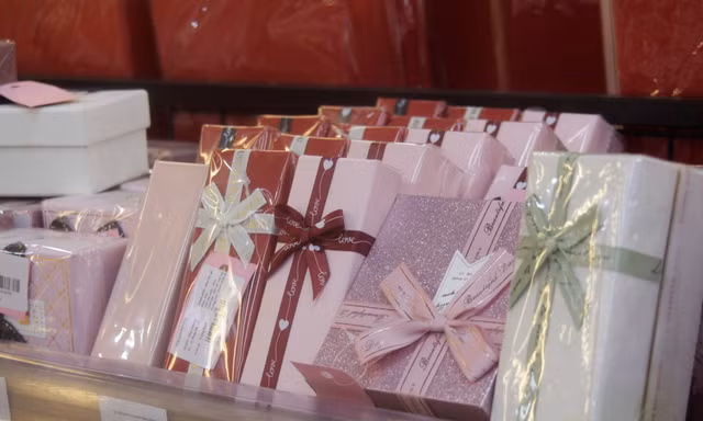 Áp lực tặng quà ngày Valentine