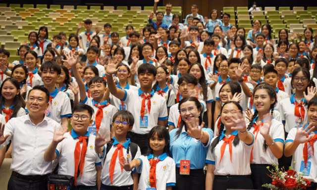 Đại biểu Cháu ngoan Bác Hồ trải nghiệm không gian sáng tạo tại các tập đoàn hàng đầu Việt Nam