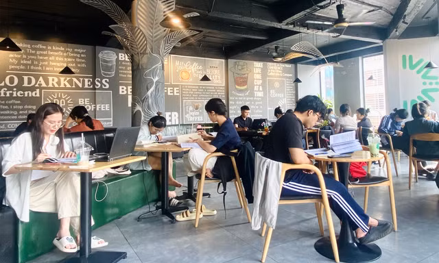 Vì sao người thu nhập thấp lại càng đi cà phê nhiều?