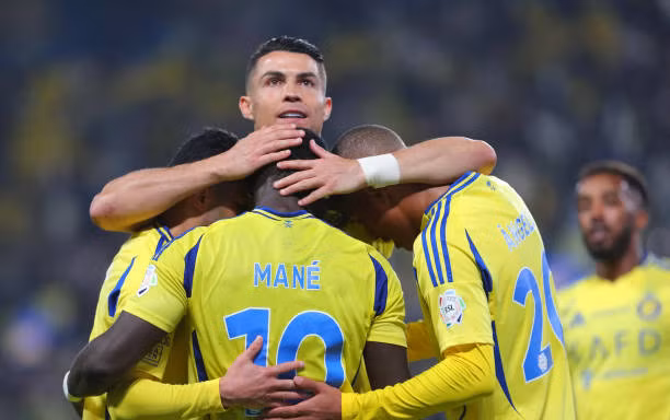 Ronaldo ghi bàn trở lại, lập thêm dấu mốc lịch sử