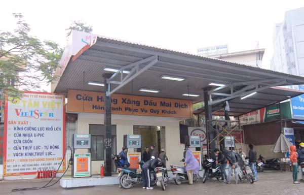Cây xăng Mai Dịch, Hà Nội, bị phát hiện pha methanol vượt quá quy định hồi cuối tháng 12-2011