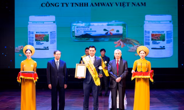 Amway Việt Nam lần thứ 10 vinh dự nhận giải thưởng sản phẩm vàng vì sức khỏe cộng đồng