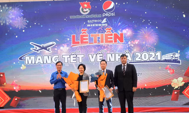 Ban tổ chức tri ân các đơn vị tài trợ, đồng hành với chương trình “Mang Tết về nhà” 2021
