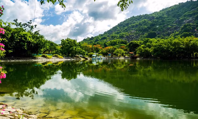 Hoàng Cung trong lòng Đồi Tức Dụp